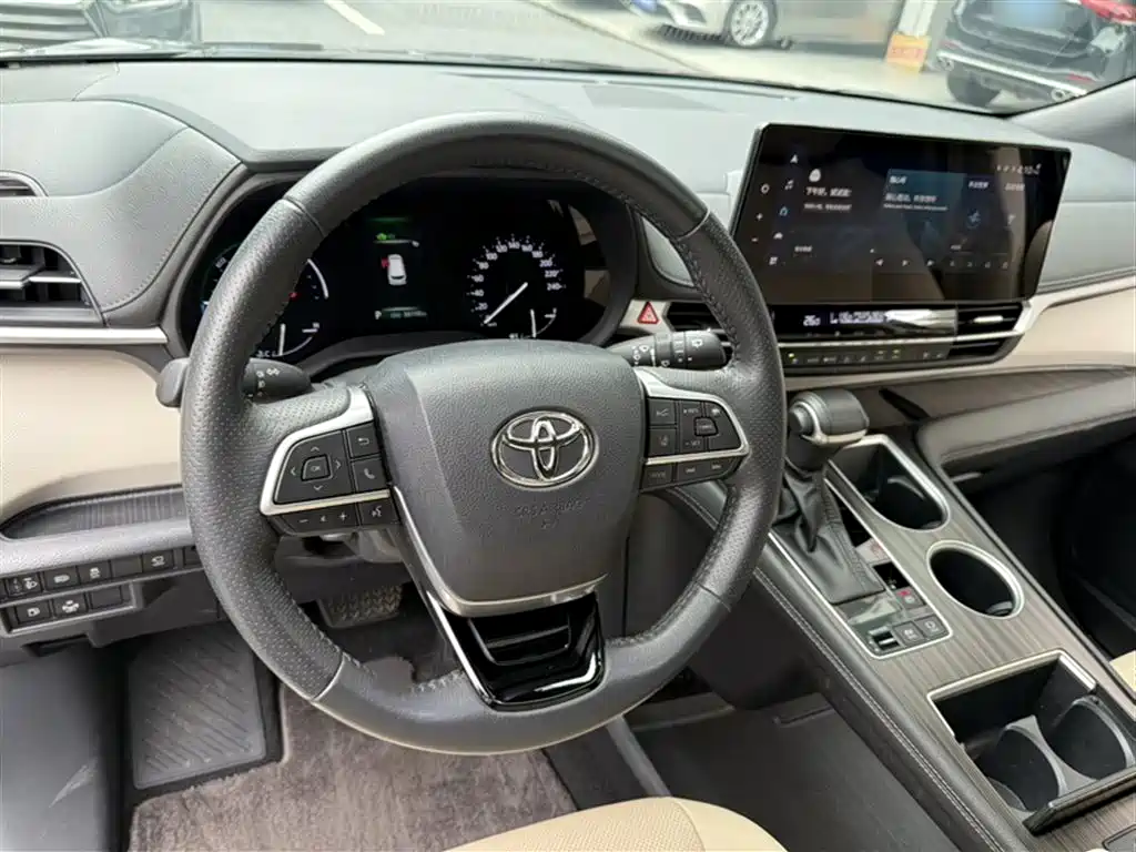 Toyota Sienna 2023 — фото 10