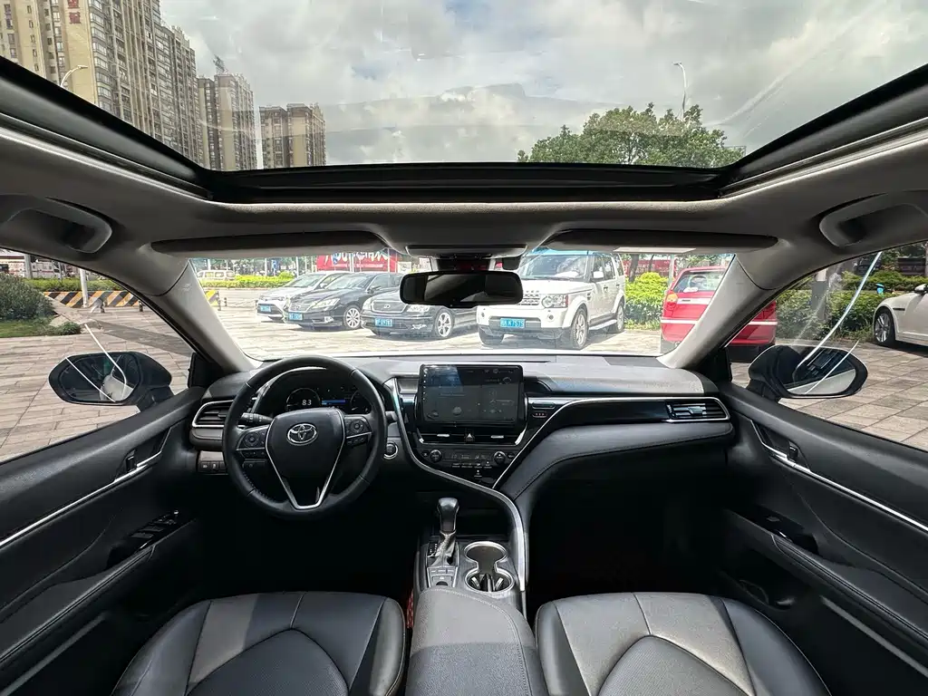 Toyota Camry 2022 — фото 13
