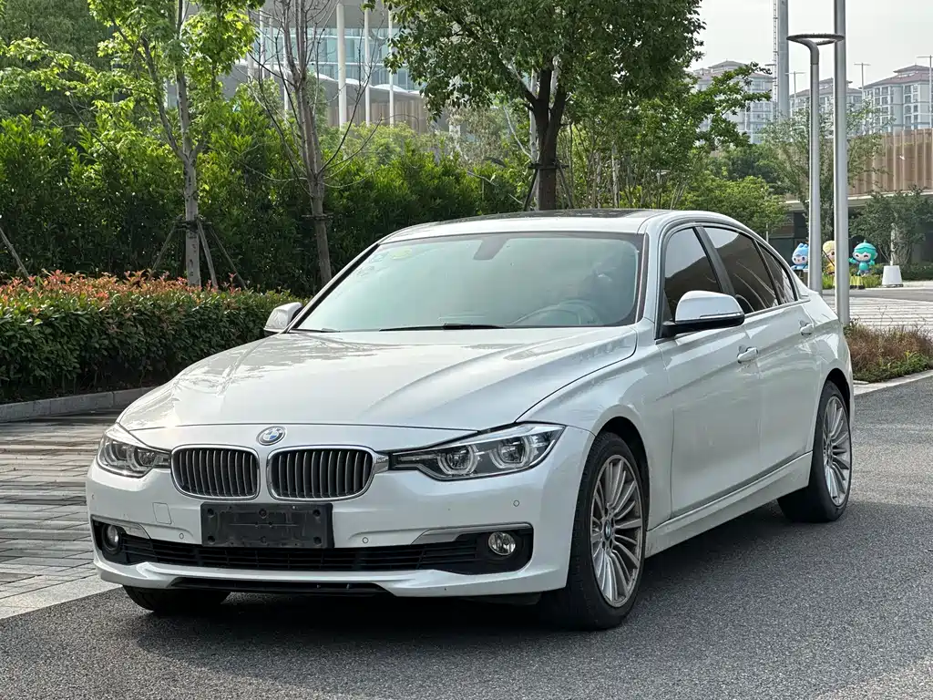 BMW 3 Series 2018 — фото 1
