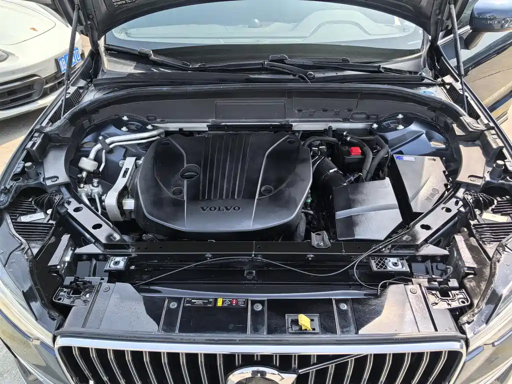 Volvo XC60 2023 — фото 13