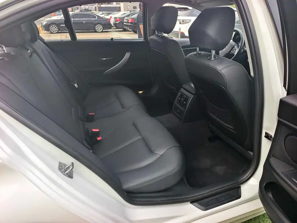 BMW 3 Series 2015 — фото 18