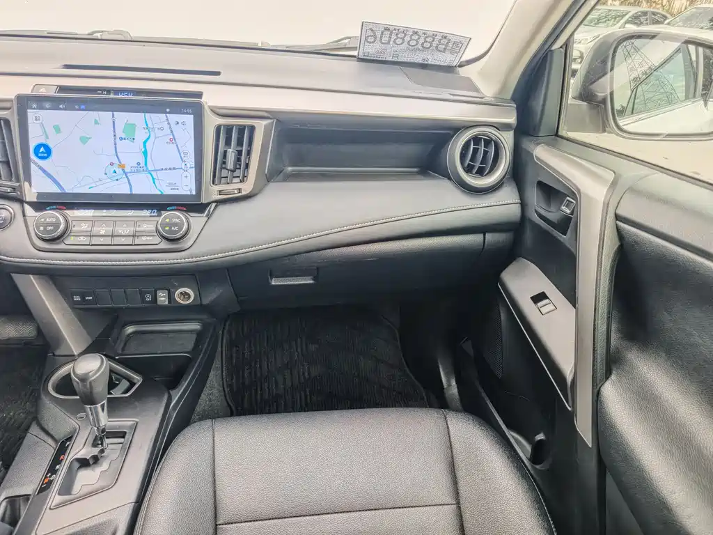 Toyota RAV4 2019 — фото 12