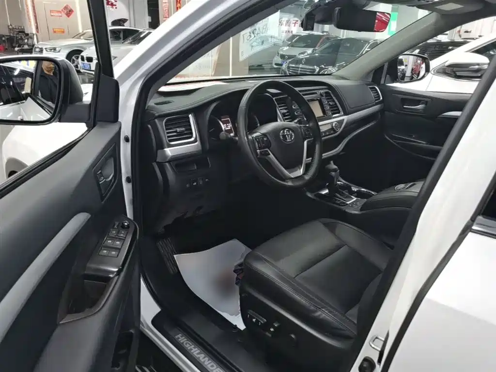 Toyota Highlander 2020 — фото 16