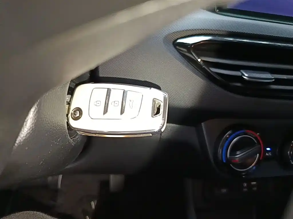 Hyundai Elantra 2019 — фото 9