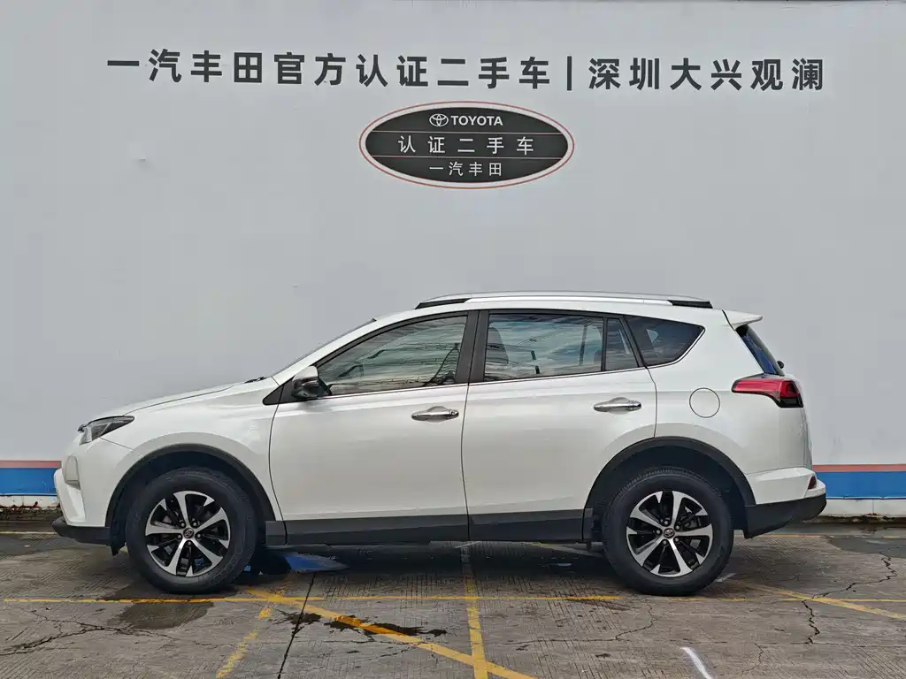 Toyota RAV4 2019 — фото 3