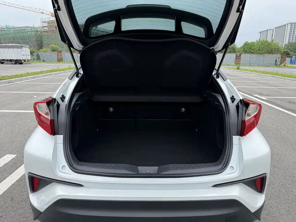 Toyota C-HR 2023 — фото 19