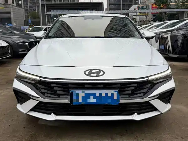 Hyundai Elantra 2022