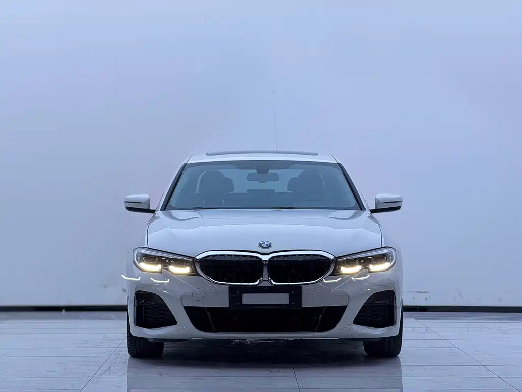BMW 3 Series 2021 — фото 2