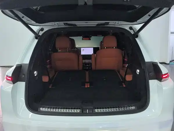 Li Auto L8 2025