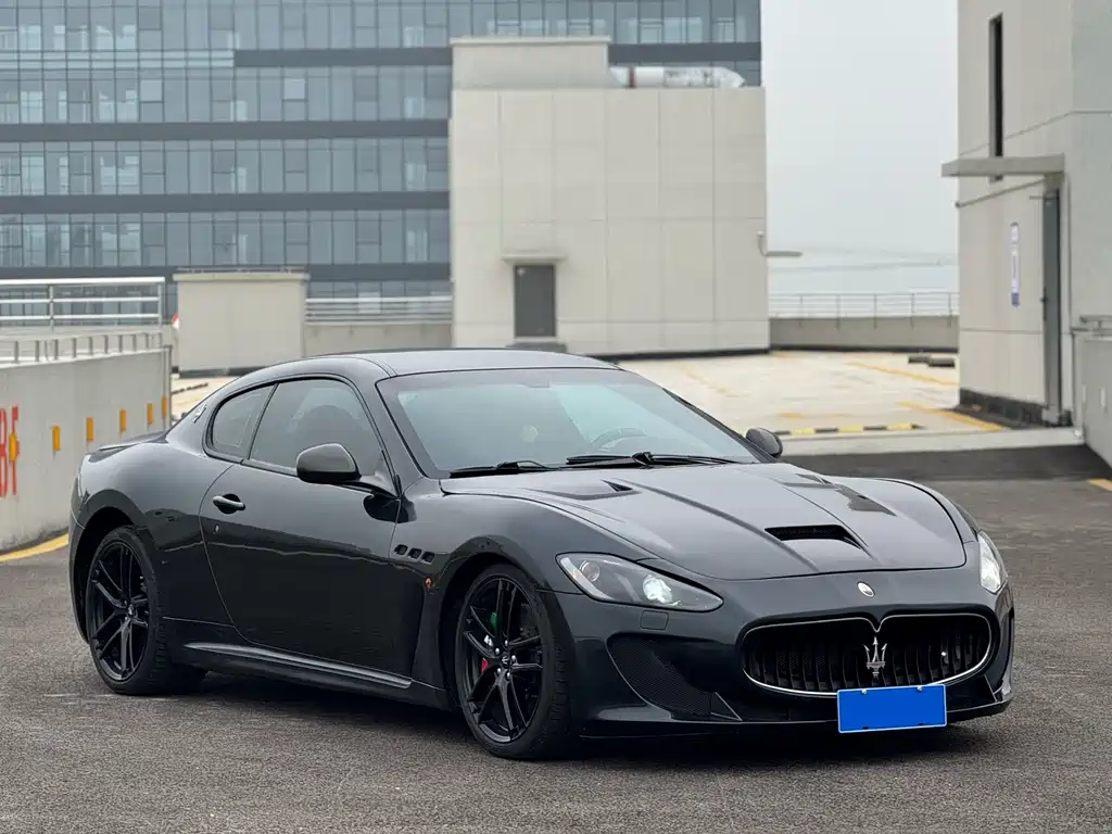 Maserati GranTurismo 2015 — фото 2