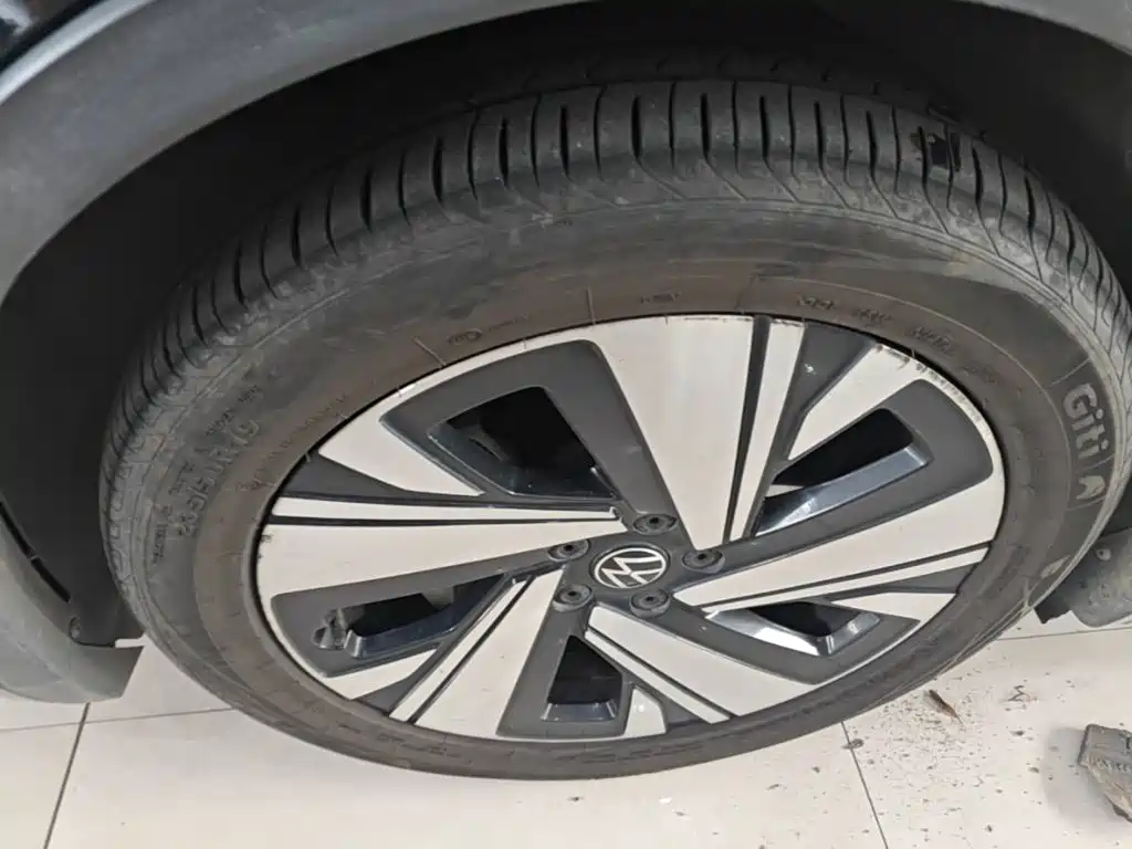 Volkswagen Tiguan L 2023 — фото 23