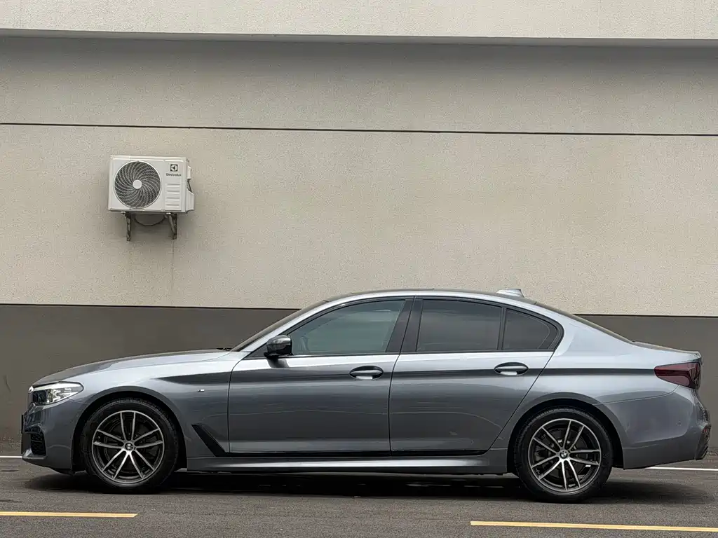 BMW 5 Series 2019 — фото 3