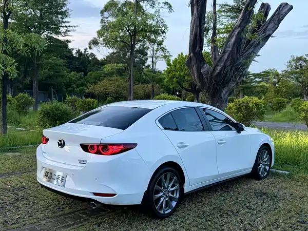 Mazda 3 Axela 2022
