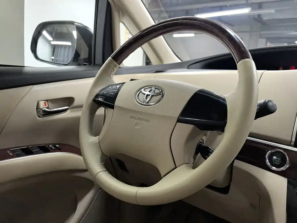 Toyota Previa 2017 — фото 10