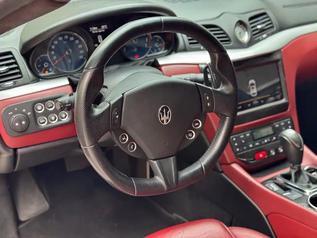 Maserati GranTurismo 2016 — фото 9
