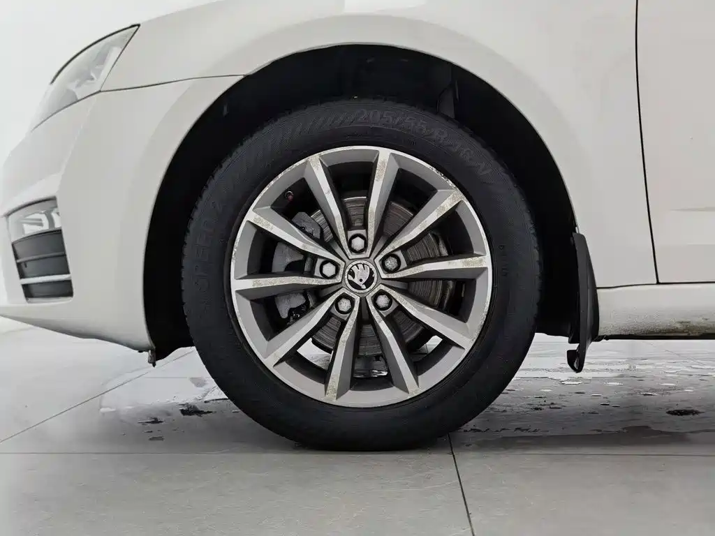 Skoda Octavia 2016 — фото 17