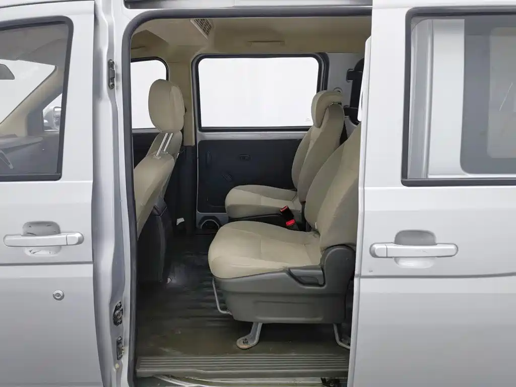 Wuling Rongguang V 2015 — фото 15
