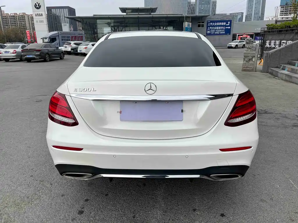 Mercedes-Benz E-Class 2017 — фото 17