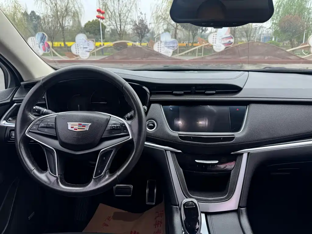 Cadillac XT5 2017 — фото 17