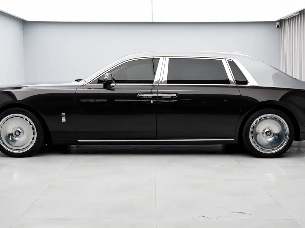 Rolls-Royce Phantom 2018 — фото 4