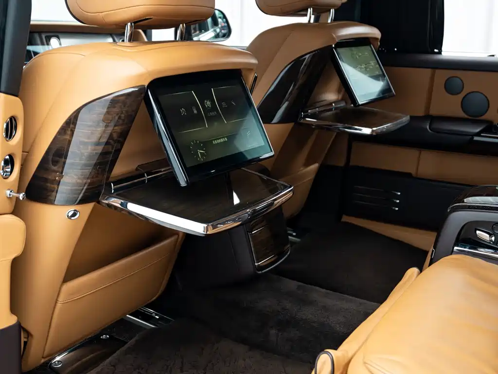 Rolls-Royce Phantom 2018 — фото 15