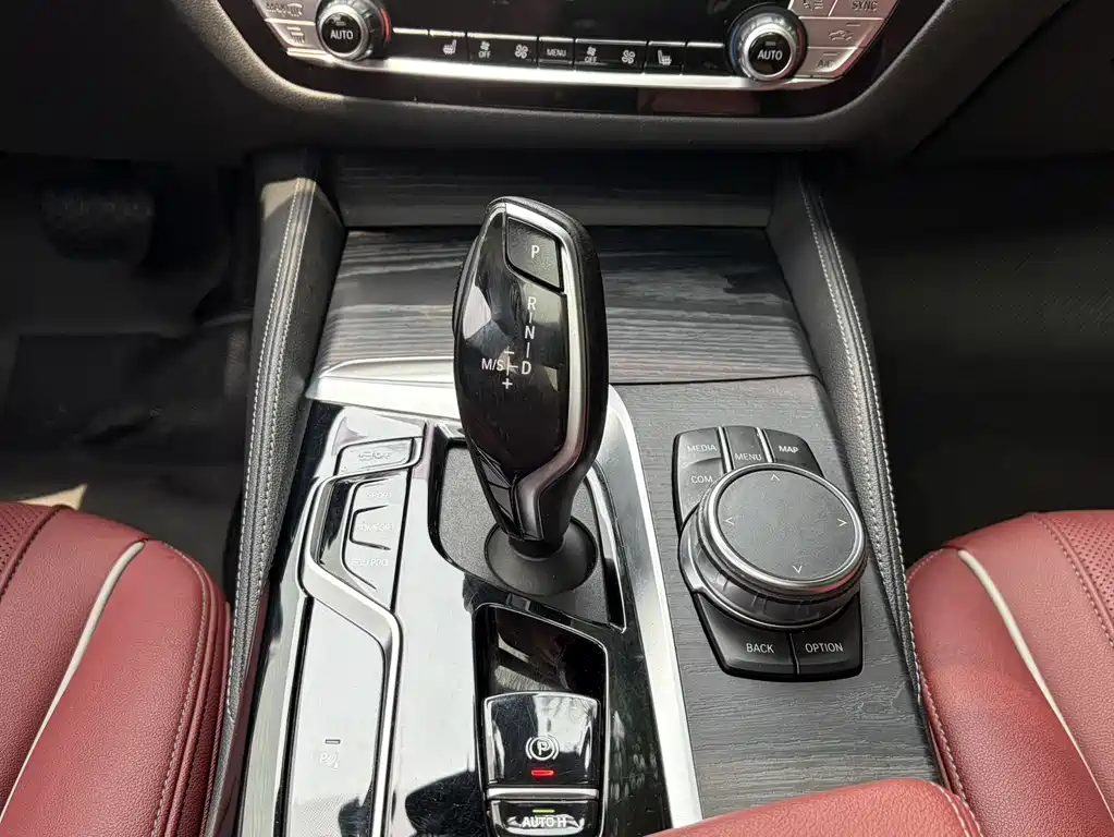 BMW 5 Series 2023 — фото 14