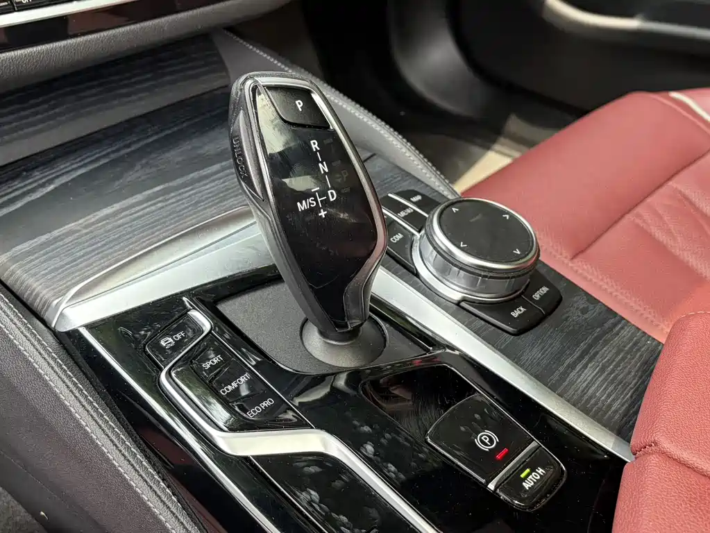 BMW 5 Series 2023 — фото 15