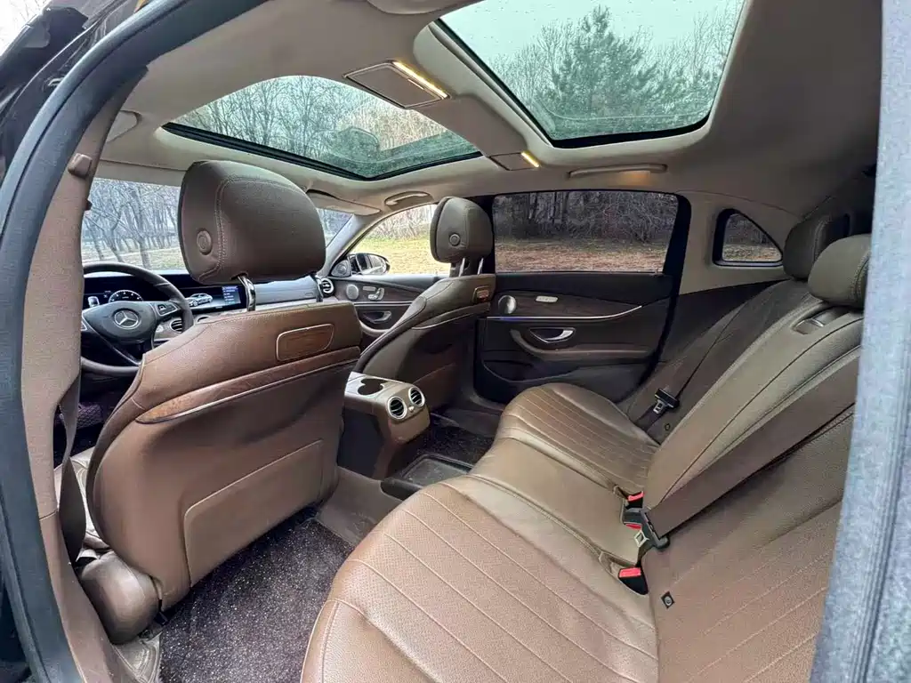 Mercedes-Benz E-Class 2018 — фото 14