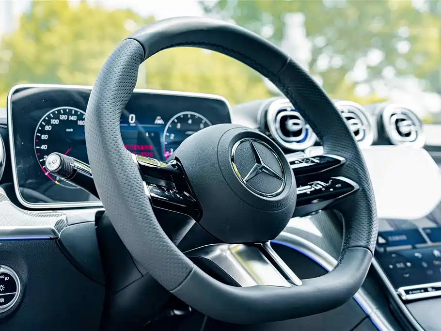 Mercedes-Benz C-Class 2025 — фото 9