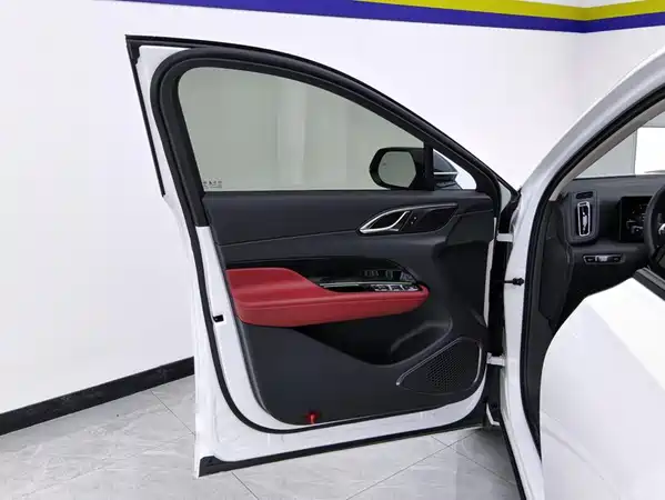 Hongqi HS3 2024