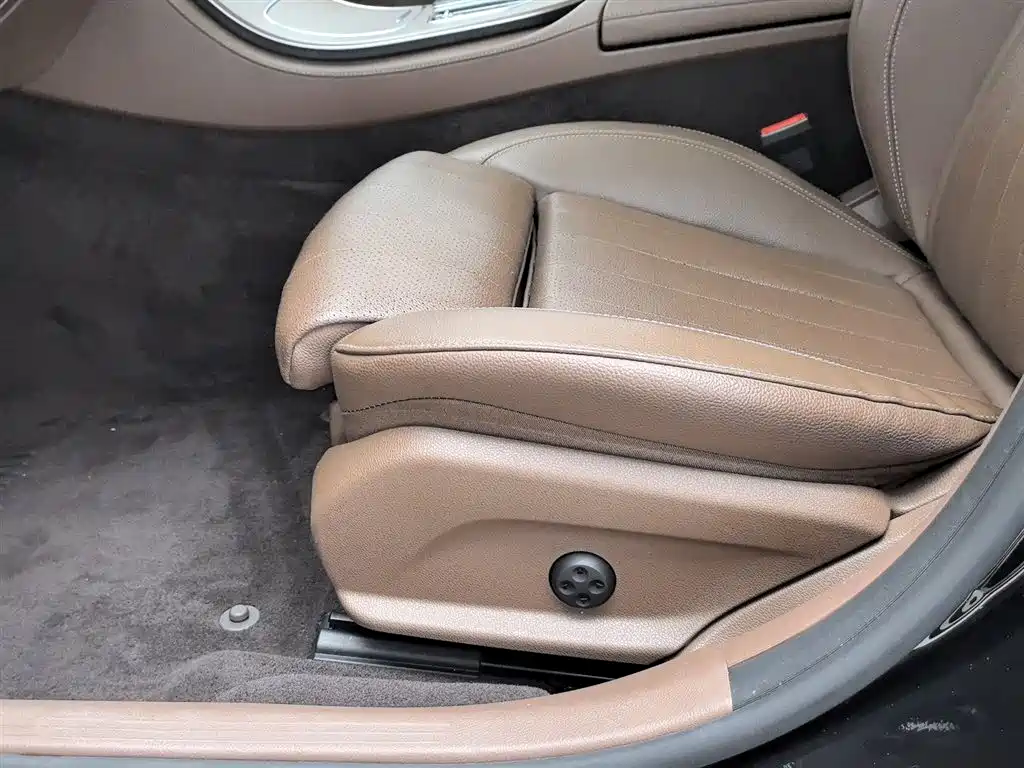 Mercedes-Benz E-Class 2020 — фото 20