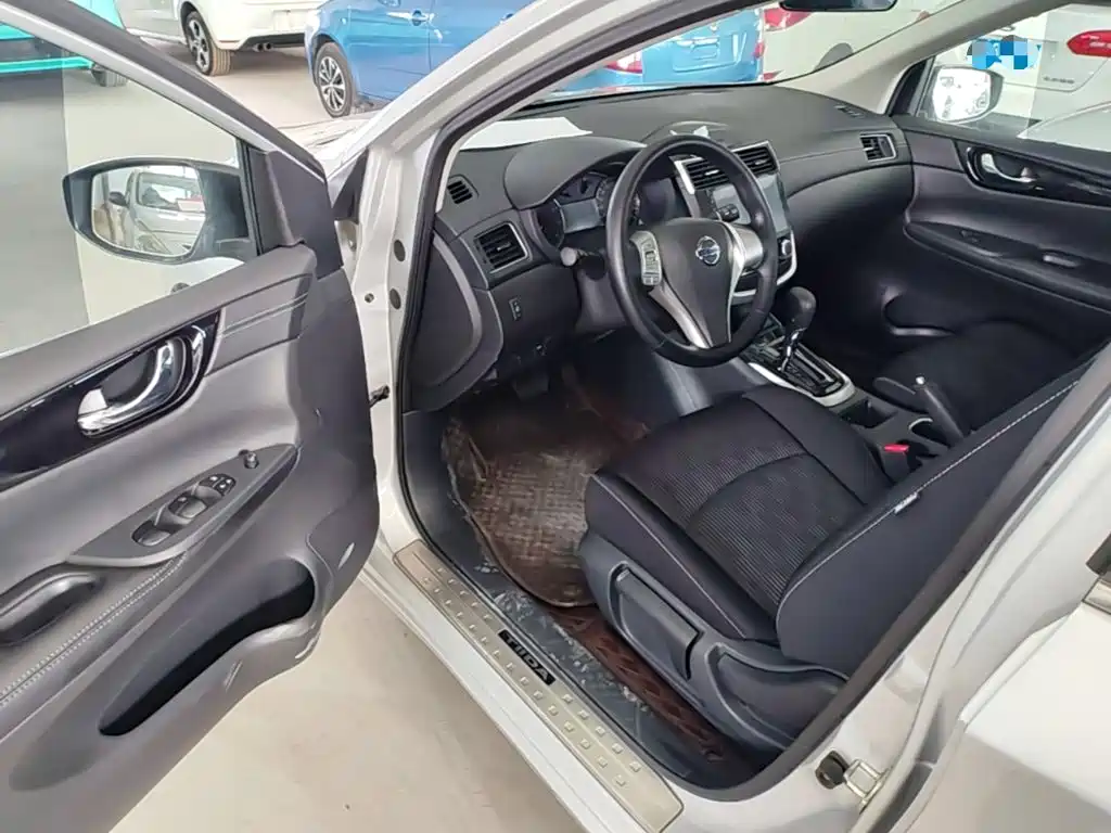 Nissan Tiida 2017 — фото 16