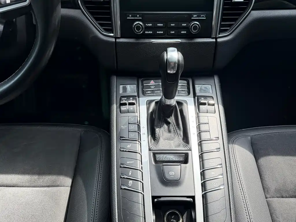 Porsche Macan 2017 — фото 11