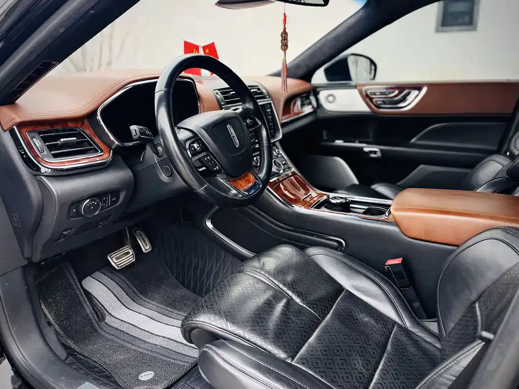 Lincoln Continental 2020 — фото 9