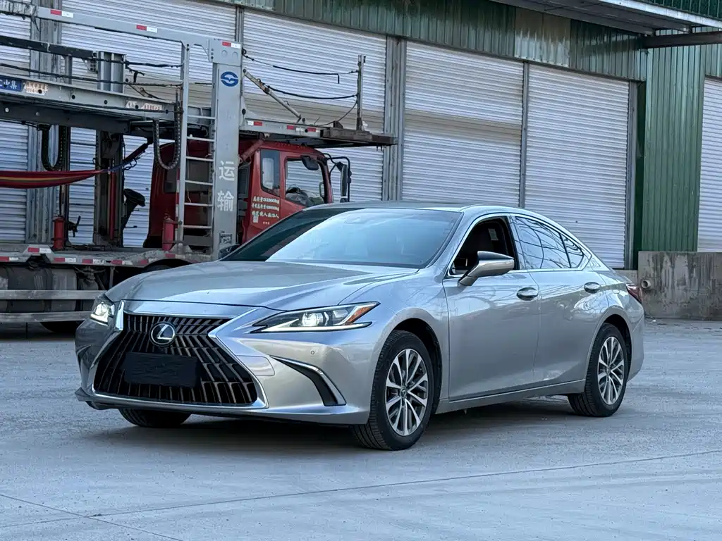 Lexus ES 2022