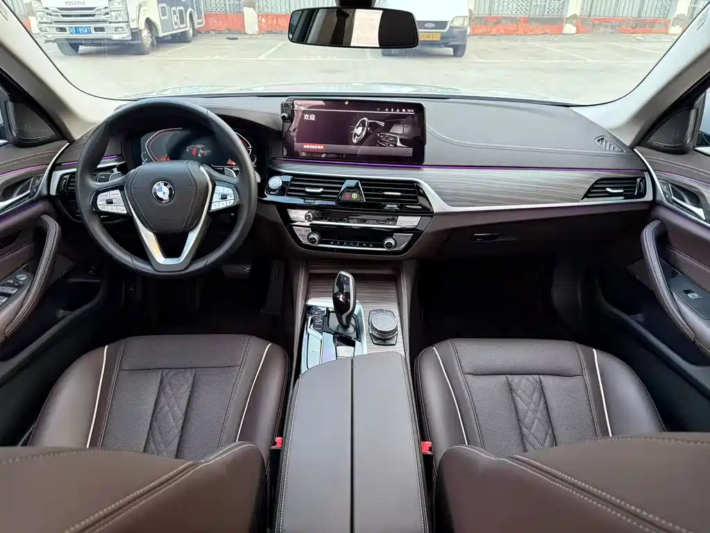 BMW 5 Series 2023 — фото 13