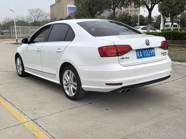 Volkswagen Sagitar 2018