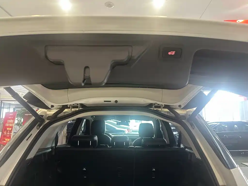 Land Rover Discovery Sport 2018 — фото 17
