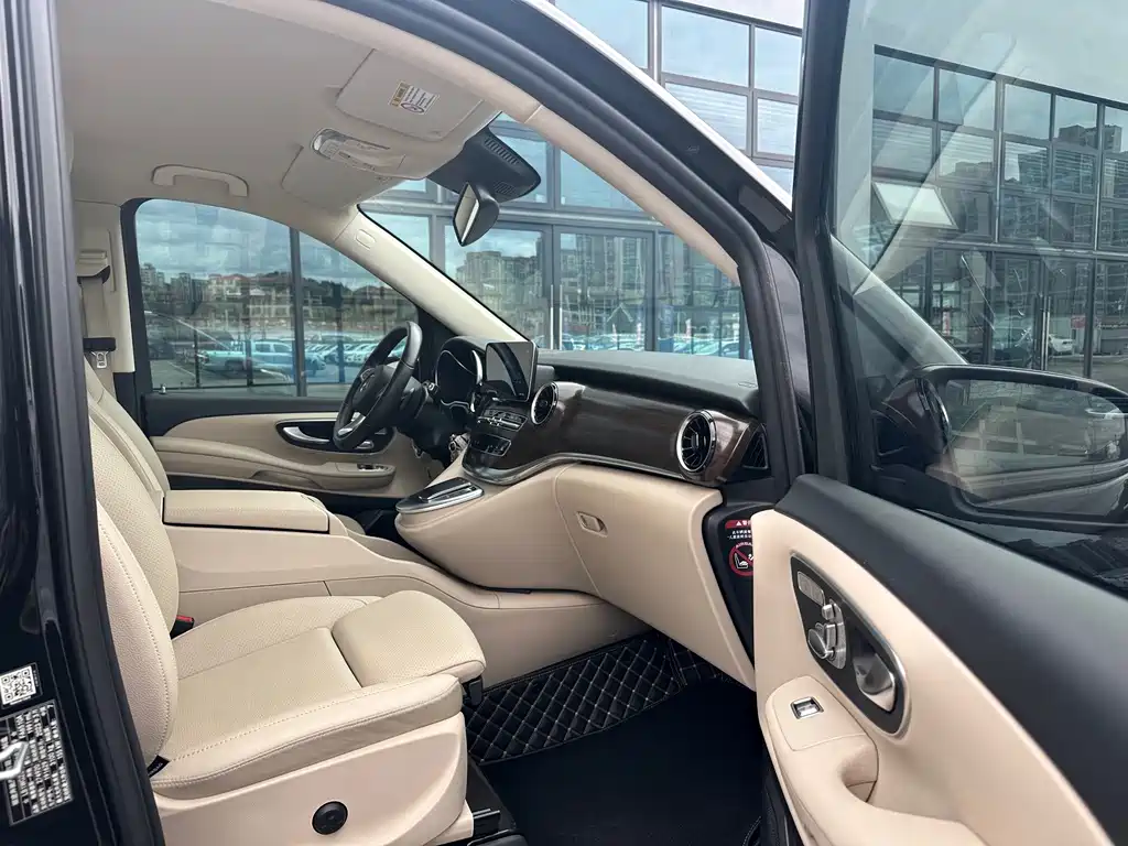 Mercedes-Benz V-Class 2023 — фото 13
