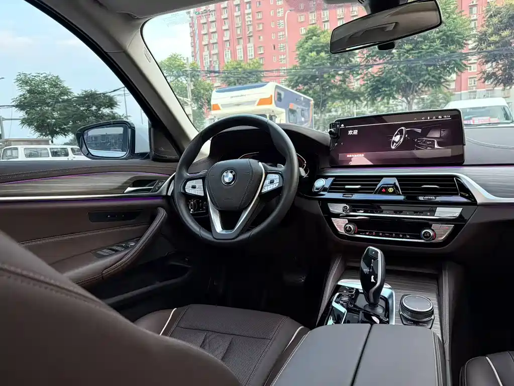 BMW 5 Series 2023 — фото 14