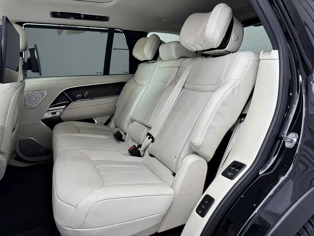 Land Rover Range Rover 2023 — фото 18