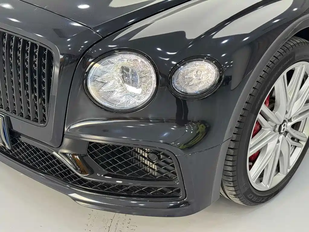 Bentley Flying Spur 2025 — фото 15