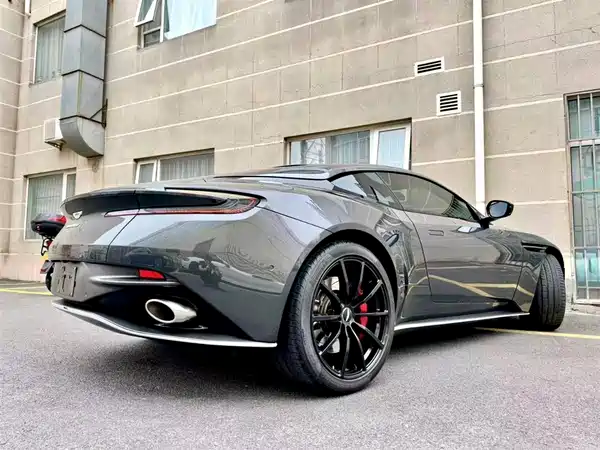 Aston Martin DB11 2020