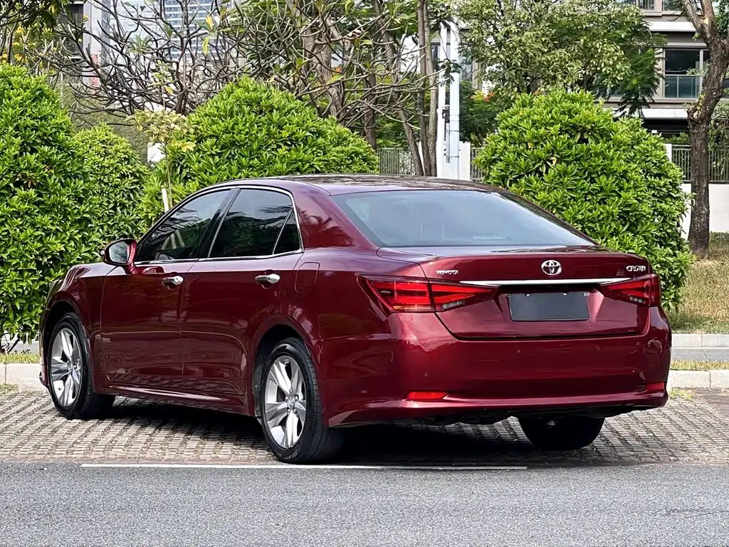 Toyota Crown 2015 — фото 15