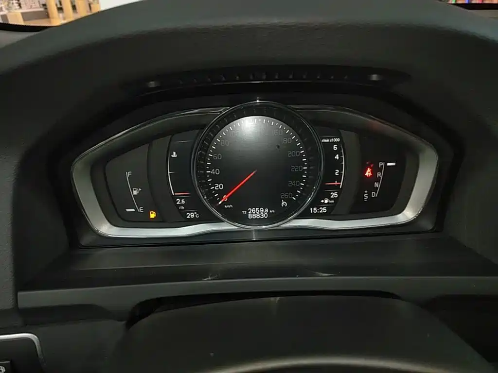 Volvo S60 2017 — фото 12