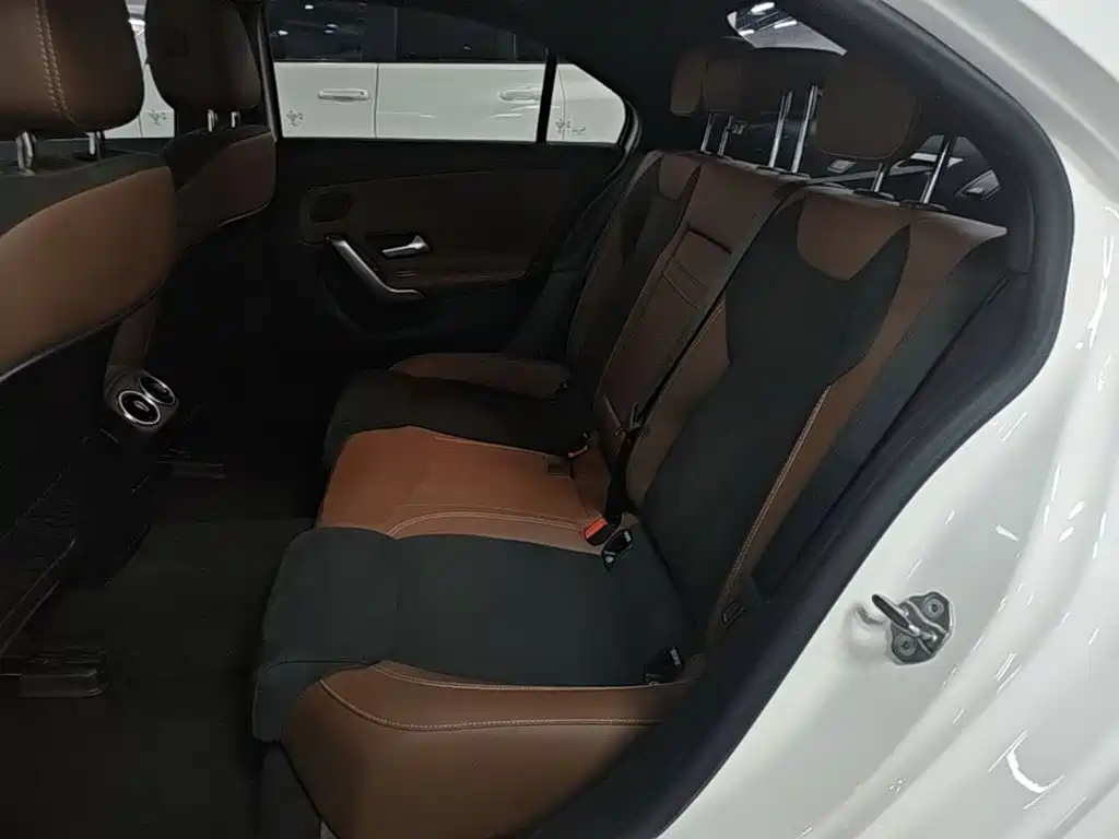 Mercedes-Benz A-Class 2020 — фото 17