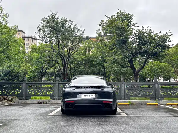 Porsche Panamera 2023