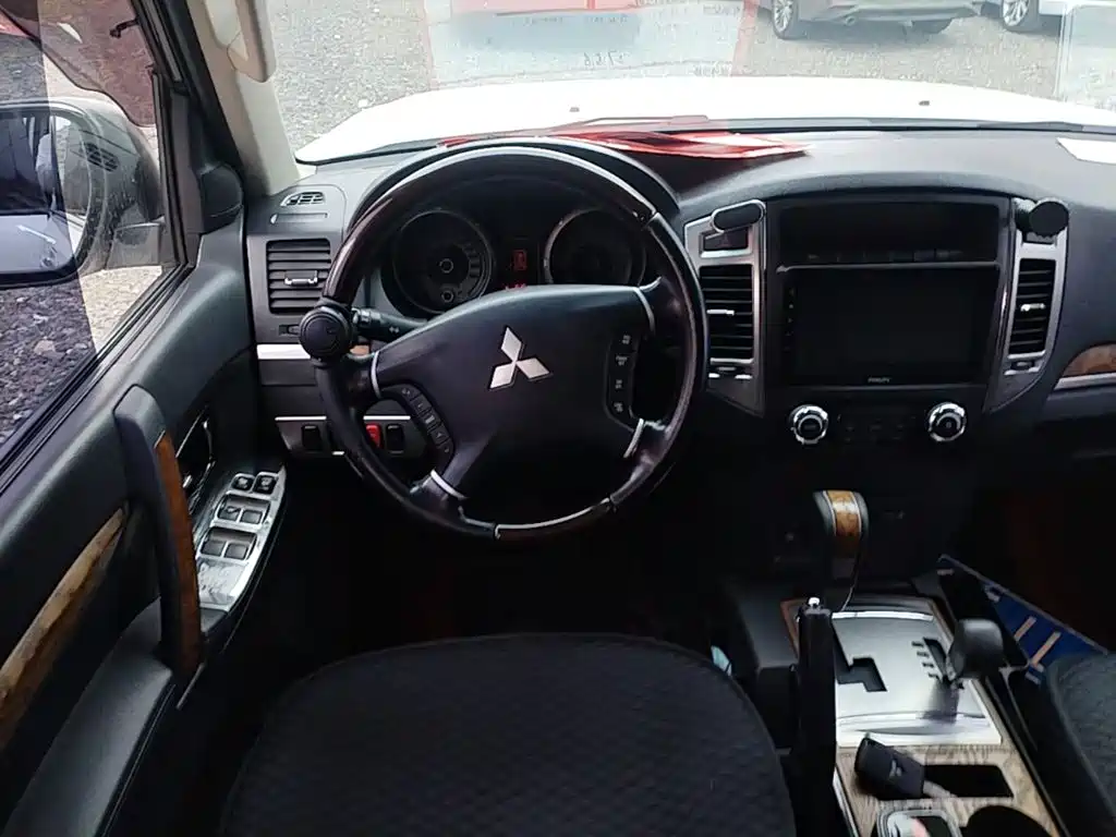 Mitsubishi Pajero 2018