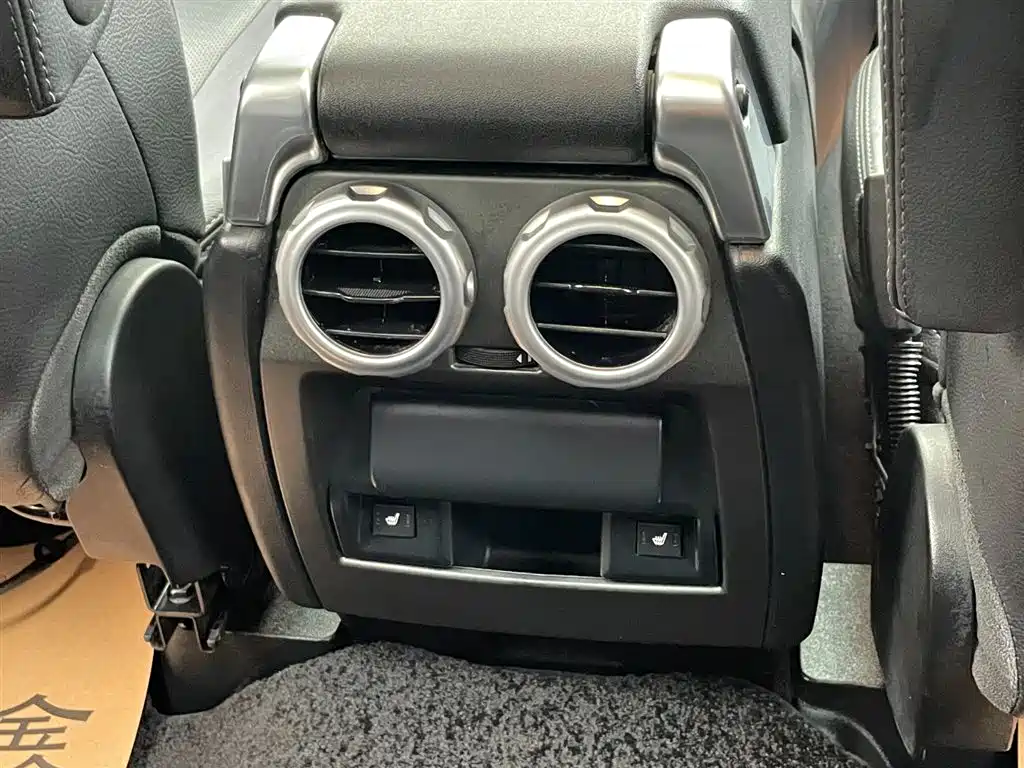 Land Rover Discovery 2016 — фото 27