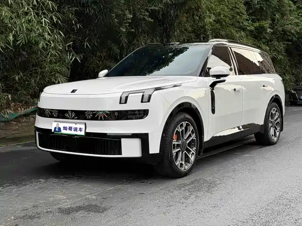 Lynk & Co 900 2025